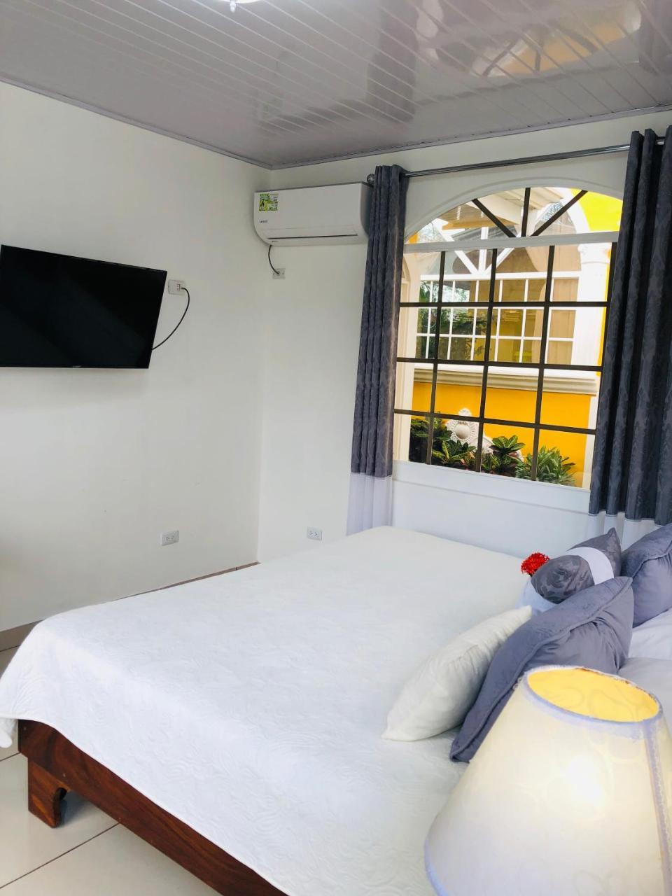 Hotel Andrea Neily Exteriér fotografie